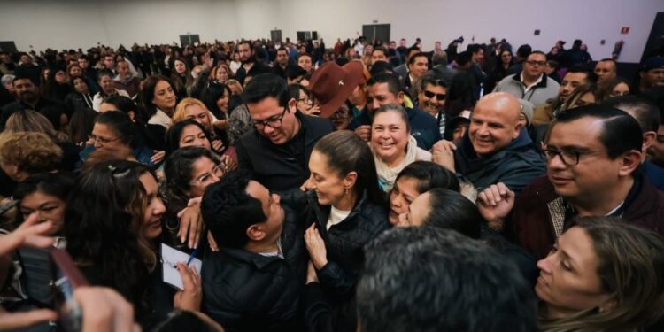 Al grito de ¡Doctora,amiga, el pueblo te admira! militantes le dan la bienvenida a Claudia Sheinbaum en Sonora