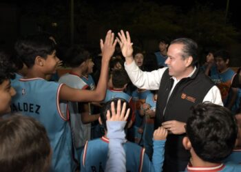 Constata Toño Astiazarán rehabilitación de parque Las Lomas