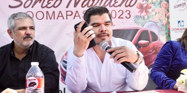 Gana Norma Hernández automóvil attitude 2024 de Rifa de OOMAPASN
