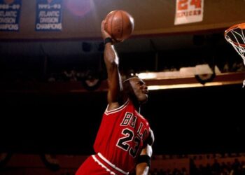 Conjunto de tenis que usó Michael Jordan se vende en 8 millones de dólares