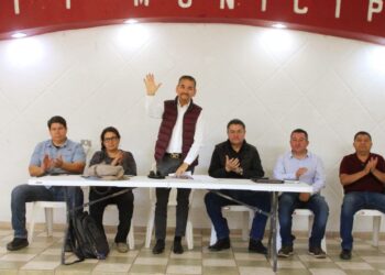 Fructífera reunión entre buzos, pescadores y funcionarios de los gobiernos estatal y municipal
