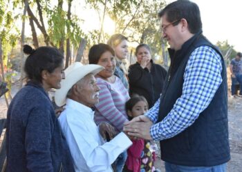 Jorge Alberto Elías Retes visita colonia Nuevo Sonora
