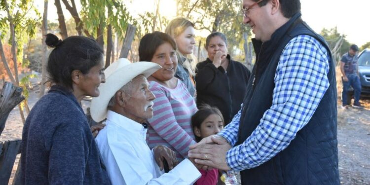 Jorge Alberto Elías Retes visita colonia Nuevo Sonora