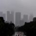 Tormenta en California dejan un muerto y centenares de miles de usuarios sin luz