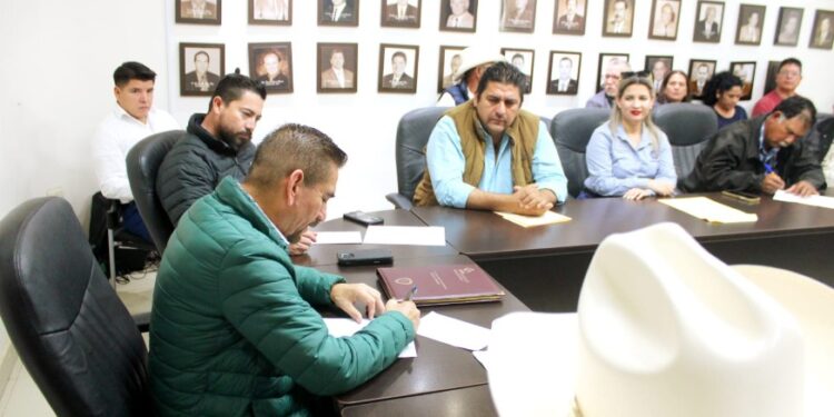 Fructífera Reunión De Trabajo Del Alcalde Juan Jesús Flores Con Comisariados De Los Ejidos Del Sur