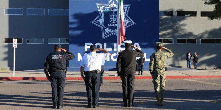 Llevan A Cabo En La Corporación Policial Lunes Cívico