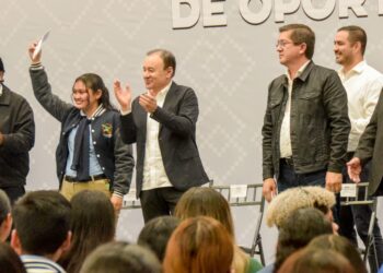 Con Entusiasmo Reciben Universitarios Becas De “Sonora De Oportunidades”