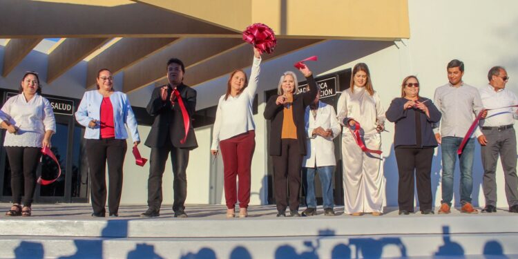 Inaugura Doctora Karla Córdova González Centro de Salud Municipal.