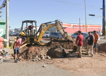 Se Realizan Mejoras En Red Hidraúlica En El Sector De Calle 300 Al Sur De La Ciudad