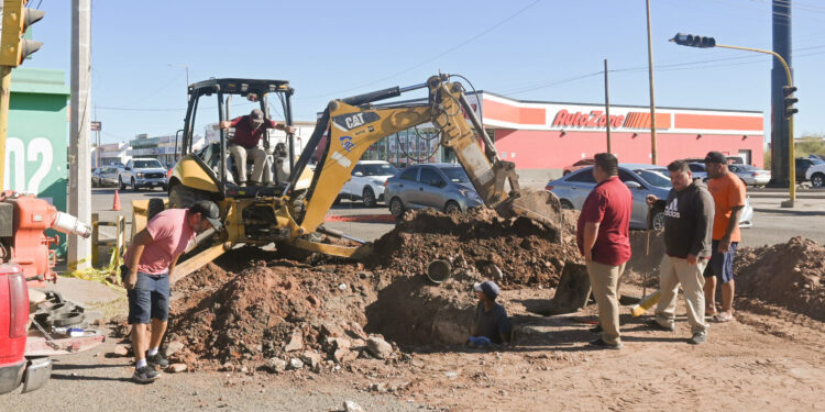 Se Realizan Mejoras En Red Hidraúlica En El Sector De Calle 300 Al Sur De La Ciudad