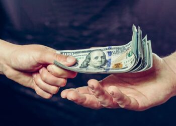 Remesas tienen nuevo récord histórico anual en 2023: Banxico