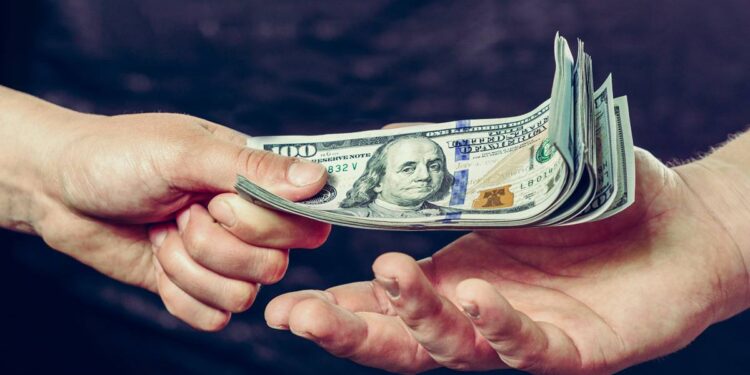 Remesas tienen nuevo récord histórico anual en 2023: Banxico