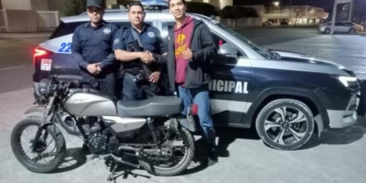 Agentes De La Sspm Recuperan Motocicleta Robada Y La Entregan A Su Dueño