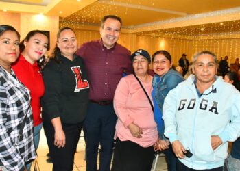Refrenda Toño Astiazarán trabajo unido con comerciantes
