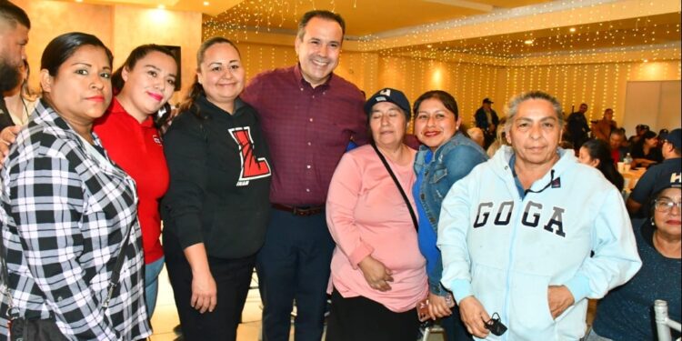 Refrenda Toño Astiazarán trabajo unido con comerciantes