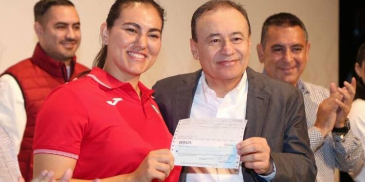 Estimula Gobernador Durazo a más de 450 atletas sonorenses con becas deportivas