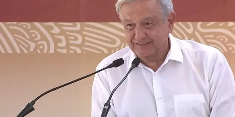 Encabeza López Obrador ceremonia de nacionalización de 13 centrales de energía eléctrica