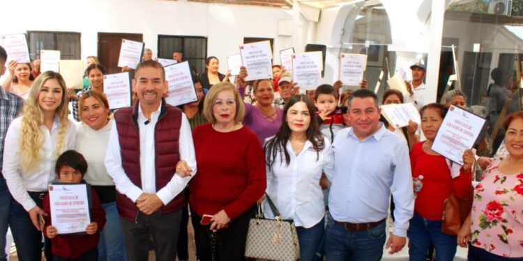 Sigue cumpliendo alcalde Jesús Flores el compromiso de entregar viviendas sociales