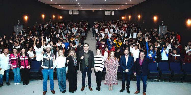 Gobierno de Sonora imparte conferencias para prevenir adicciones en estudiantes de secundaria y preparatoria
