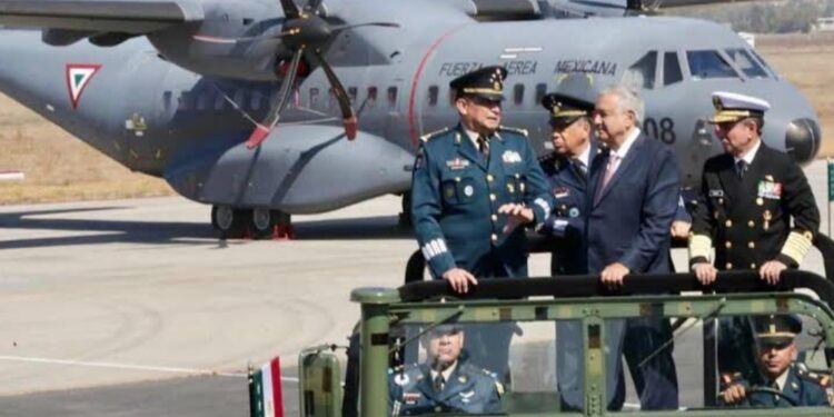 AMLO conmemora el Día de la Fuerza Aérea Mexicana en Santa Lucía