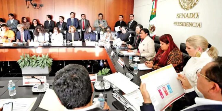 Senadores y diputados debatirán en los foros; iniciativas presidenciables