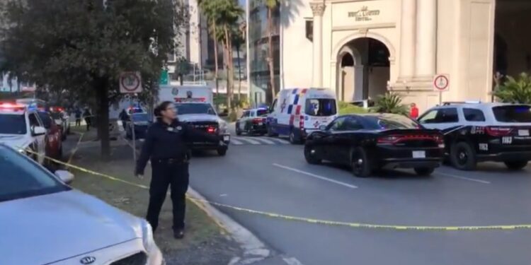 Reportan ataque armado dentro de zona comercial en San Pedro