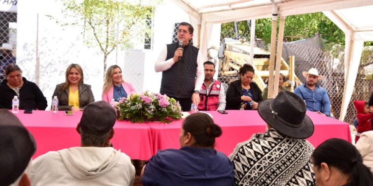 Inauguran Elías Retes y presidenta del DIF comedor comunitario en Pueblo Mayo