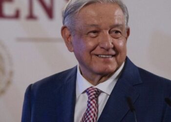 Llama López Obrador a trabajar por el ‘partido del pueblo’