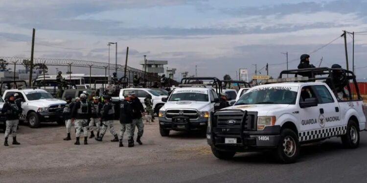 Más de 3 mil efectivos de la GN brindan seguridad en carreteras de 10 estados: Sedena