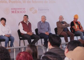 Entrega patrimonio López Obrador de Puebla recuperado tras sismo de 2017
