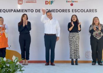 Entrega Toño Astiazarán equipamiento para el programa Desayunos Escolares