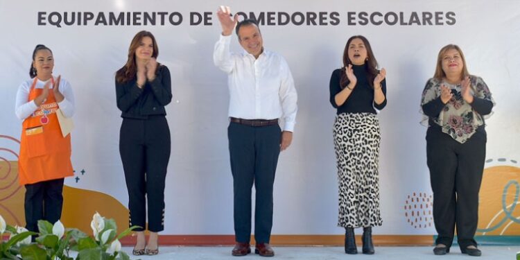 Entrega Toño Astiazarán equipamiento para el programa Desayunos Escolares