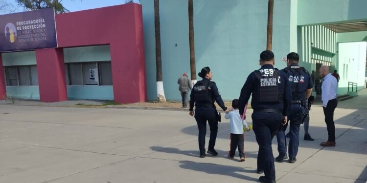 Atiende Policía Estatal a menor extraviado en la colonia Vista Real de Hermosillo