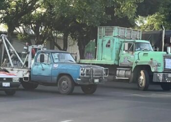 Transportistas bloquean las principales autopistas del país