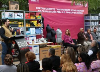 Atestigua ayuntamiento trascendente dotación de equipo y materiales a ICATSON