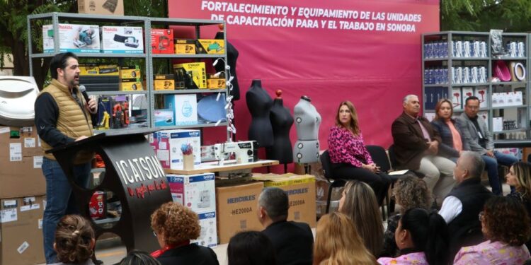 Atestigua ayuntamiento trascendente dotación de equipo y materiales a ICATSON