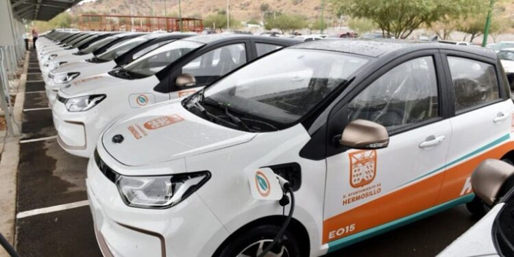Hermosillo se consolida como ciudad verde: entrega 29 vehículos eléctricos e inaugura electrolinera