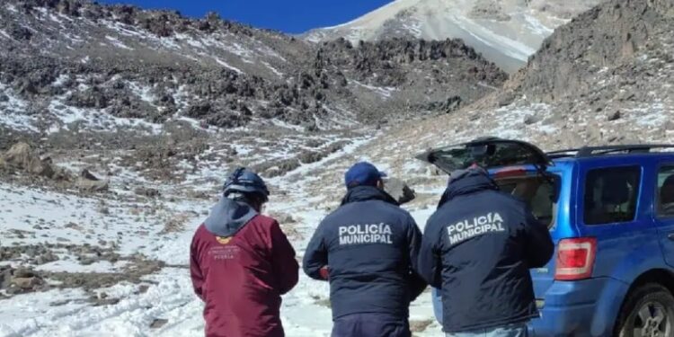 Hallan muerto a guía de alpinistas en Pico de Orizaba; aún hay un desaparecido