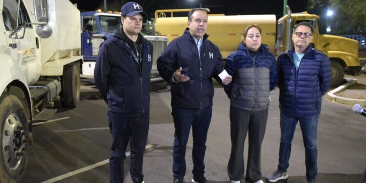 Dispone Toño Astiazarán de servicio de pipas con agua a colonias más afectadas por las 13 rupturas en tubería