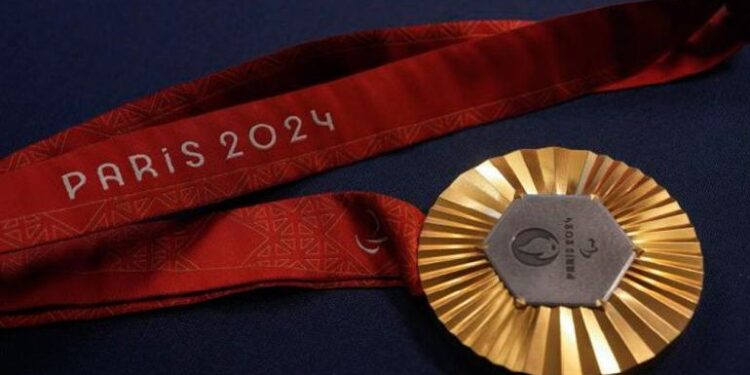 París 2024 dará medallas con un fragmento de la Torre Eiffel