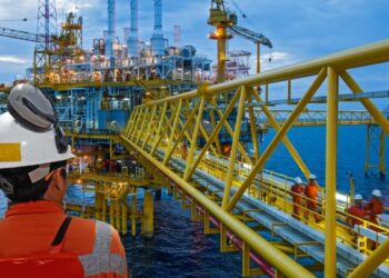 Precios del petróleo pierden casi 17% tras invasión rusa a Ucrania