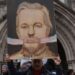 Para evitar su extradición a EU Abogado de Assange defiende la libertad de información