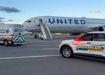 Avión aterriza de emergencia en Nueva York; hay varios heridos