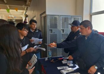 Orientan a estudiantes de Alfa sobre conductas sociales