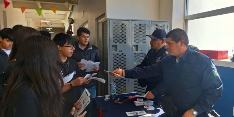 Orientan a estudiantes de Alfa sobre conductas sociales