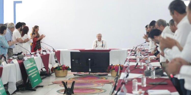 AMLO y Evelyn Salgado se reúnen en Acapulco, Guerrero