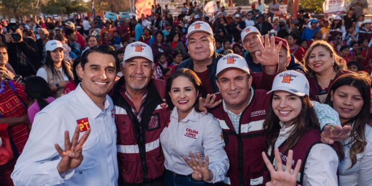 Celida y Froylán son arropados por los habitantes y trabajadores del campo del Poblado Miguel Alemán