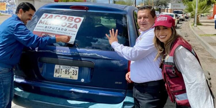 Recorre Jacobo Mendoza colonias del Distrito 05  con compañeros de fórmula.