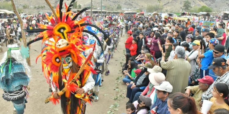 Atestiguan cientos de familias últimos rituales de la Cuaresma Yaqui en Hermosillo