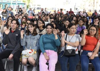 Se gradúan 2 mil 400 jóvenes del Taller de Lengua de Señas Mexicana